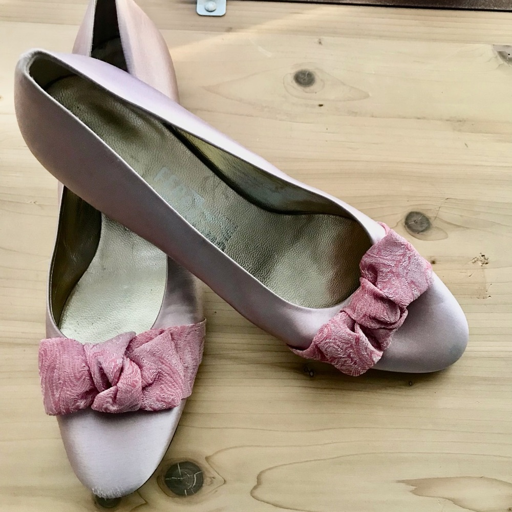 Gorgeous Chic Classy Salvatore Ferragamo Pink Silk Satin Shoes Sz 8B